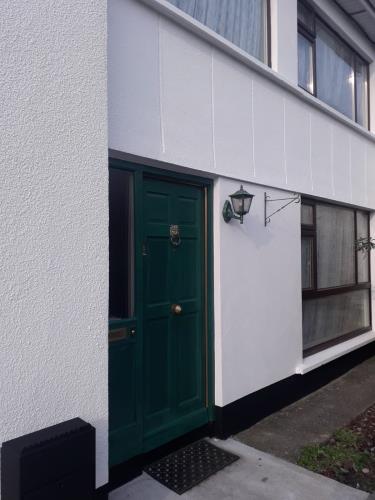 after picture colour dulux white and ivy green