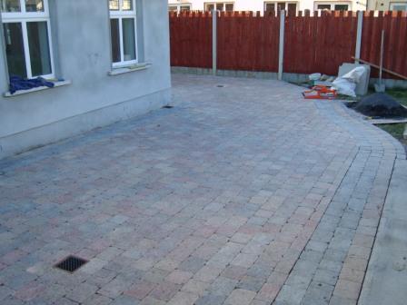 PATIO AREA: TEGULA HEATHER WITH CHARCOAL BORDER & KERBING